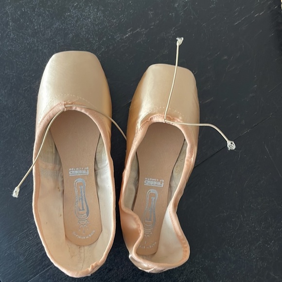 Freed of London Custom Pointe Shoes - Picture 2 of 4